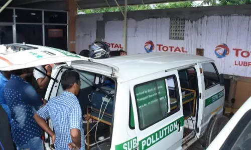 Odisha: PUCC स्टिकर उखड़ रहे हैं Odisha: PUCC स्टिकर उखड़ रहे हैं