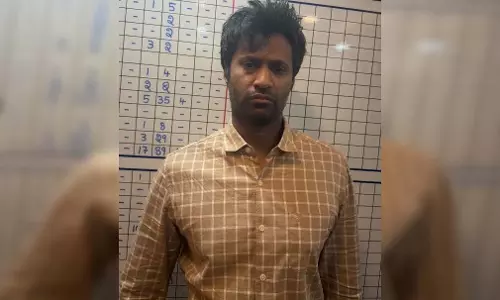 माता-पिता का मर्डर, बेटे ने नौसेना के पूर्व कैप्टन और डेंटिस्ट को उतारा मौत के घाट माता-पिता का मर्डर, बेटे ने नौसेना के पूर्व कैप्टन और डेंटिस्ट को उतारा मौत के घाट