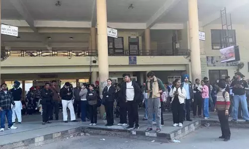 भारत बंद के बीच पंजाब रोडवेज, PRTC के कॉन्ट्रैक्ट कर्मचारियों की हड़ताल दूसरे दिन भी जारी भारत बंद के बीच पंजाब रोडवेज, PRTC के कॉन्ट्रैक्ट कर्मचारियों की हड़ताल दूसरे दिन भी जारी