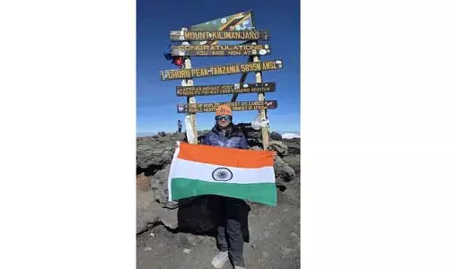 Jyoti Sharma ने 77वें गणतंत्र दिवस पर माउंट किलिमंजारो की सबसे तेज़ अकेले चढ़ाई करके इतिहास रचा Jyoti Sharma ने 77वें गणतंत्र दिवस पर माउंट किलिमंजारो की सबसे तेज़ अकेले चढ़ाई करके इतिहास रचा