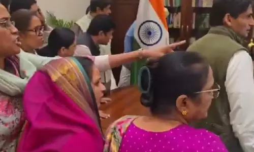 Kiren Rijiju ने साझा किया वीडियो, कांग्रेस सांसदों पर गंभीर आरोप Kiren Rijiju ने साझा किया वीडियो, कांग्रेस सांसदों पर गंभीर आरोप
