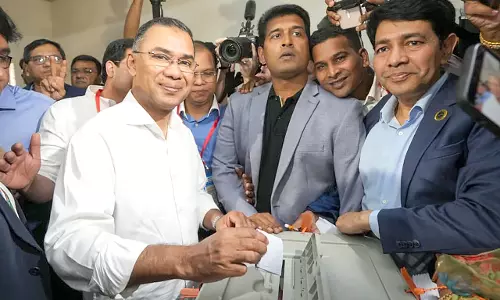 पैसा, ताकत और हंगामा: बांग्लादेश चुनाव की उथल-पुथल भरी शुरुआत पैसा, ताकत और हंगामा: बांग्लादेश चुनाव की उथल-पुथल भरी शुरुआत