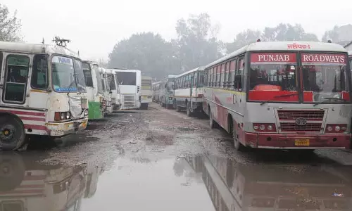 Hoshiarpur डिपो की बसें सड़कों से नदारद, यात्रियों को परेशानी Hoshiarpur डिपो की बसें सड़कों से नदारद, यात्रियों को परेशानी