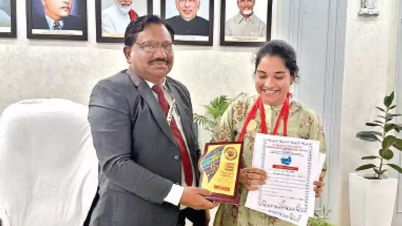 Andhra: साईश्री ने पावरलिफ्टिंग में छह गोल्ड मेडल जीते Andhra: साईश्री ने पावरलिफ्टिंग में छह गोल्ड मेडल जीते