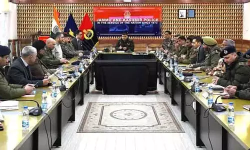IGP Kashmir ने सिक्योरिटी रिव्यू मीटिंग में इंटेलिजेंस को मजबूत करने की अपील की