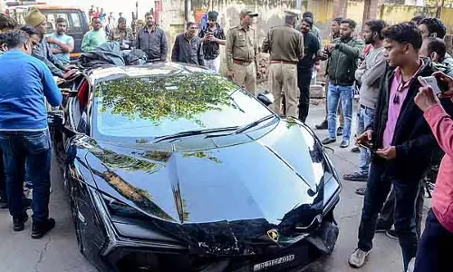 Kanpur लेम्बोर्गिनी हादसा: तंबाकू कारोबारी केके मिश्रा के बेटे को गिरफ्तार किया गया Kanpur लेम्बोर्गिनी हादसा: तंबाकू कारोबारी केके मिश्रा के बेटे को गिरफ्तार किया गया