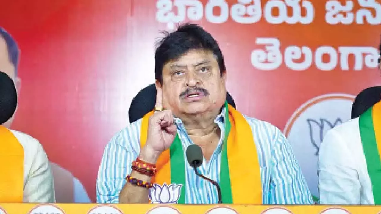 Telangana: भाजपा अध्यक्ष ने कथित चुनावी हिंसा के लिए कांग्रेस पर निशाना साधा Telangana: भाजपा अध्यक्ष ने कथित चुनावी हिंसा के लिए कांग्रेस पर निशाना साधा