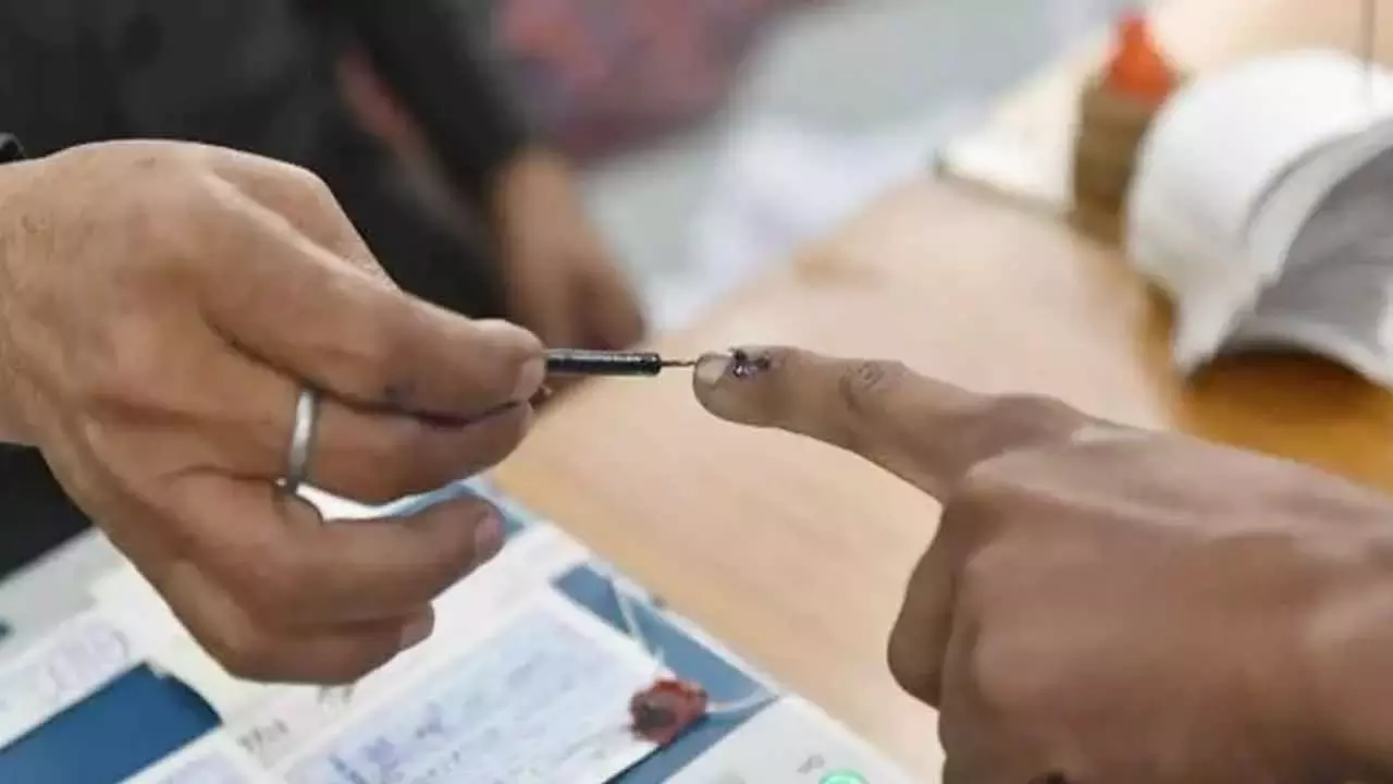 Telangana: कड़ी सुरक्षा के बीच कागजनगर, वारंगल इलाके में शांतिपूर्ण नगर निगम चुनाव सुनिश्चित