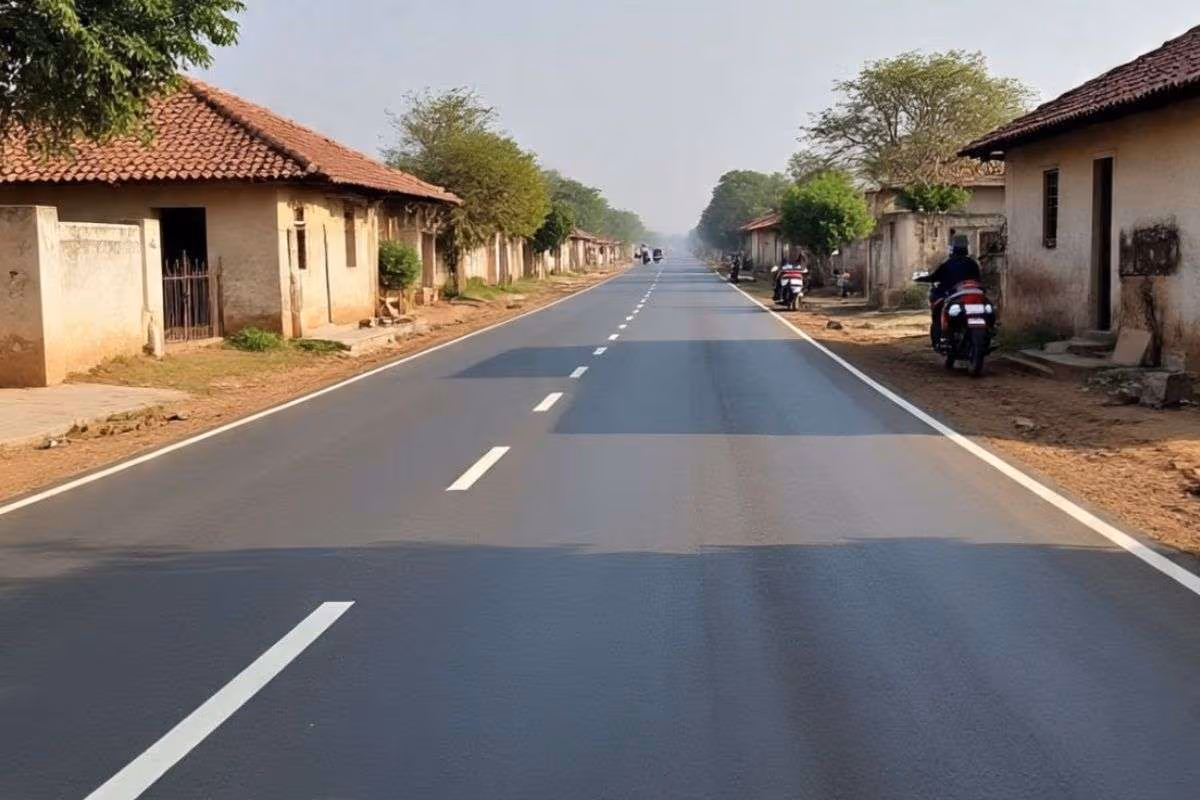 Lucknow: ग्राम सड़क और भर्ती कार्यों में तेजी लाने के आदेश