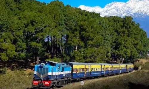 Himachal: केंद्र ने ज़मीन और फंड की कमी की वजह से रेल प्रोजेक्ट्स में देरी की ओर इशारा किया Himachal: केंद्र ने ज़मीन और फंड की कमी की वजह से रेल प्रोजेक्ट्स में देरी की ओर इशारा किया