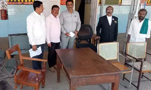 Farmers को राहत नहीं मिल रही: रेलवे विभाग के ऑफिस का फर्नीचर जब्त