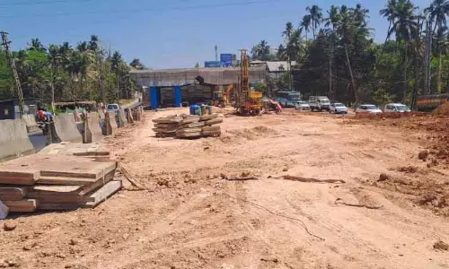Construction का काम धीमा चल रहा है; एलिवेटेड रोड के पूरा होने में अभी भी बहुत समय लगेगा Construction का काम धीमा चल रहा है; एलिवेटेड रोड के पूरा होने में अभी भी बहुत समय लगेगा