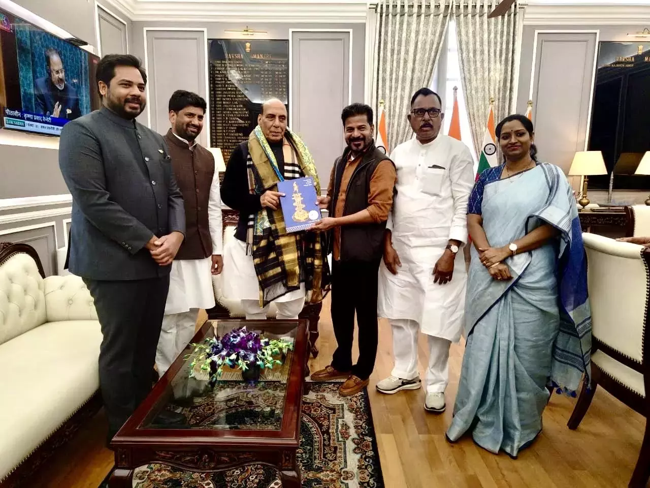 रेवंत ने Revanth को गांधी सरोवर परियोजना के शिलान्यास समारोह के लिए आमंत्रित किया रेवंत ने Revanth को गांधी सरोवर परियोजना के शिलान्यास समारोह के लिए आमंत्रित किया