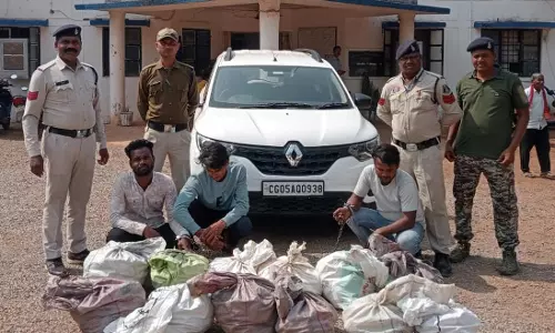 रेनॉल्ट कार से शराब जब्त, 3 सप्लायर धमतरी में गिरफ्तार