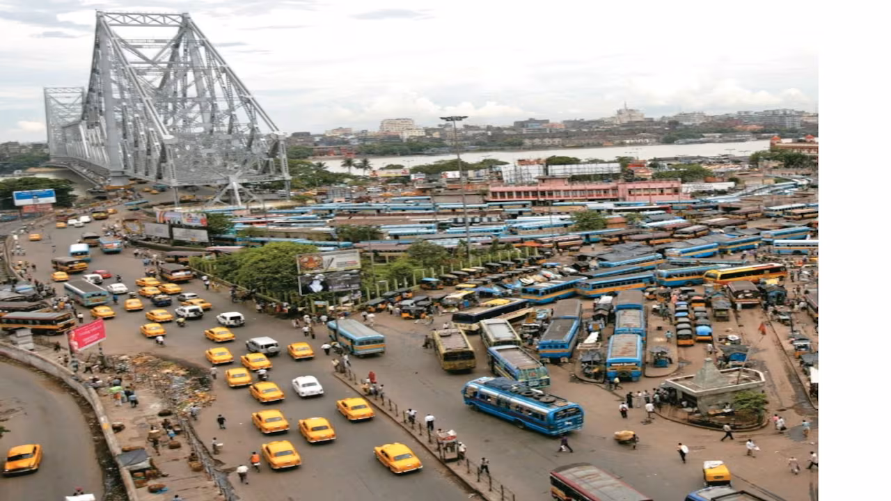 Kolkata: देशव्यापी बंद का दावा, बंगाल रहा बेअसर Kolkata: देशव्यापी बंद का दावा, बंगाल रहा बेअसर