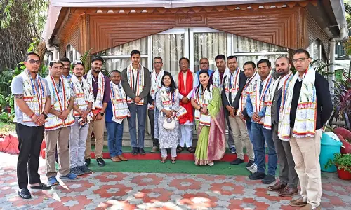 PIB अफसर और सिक्किम से अध्ययन भ्रमण पर आए पत्रकार मिले CM साय से