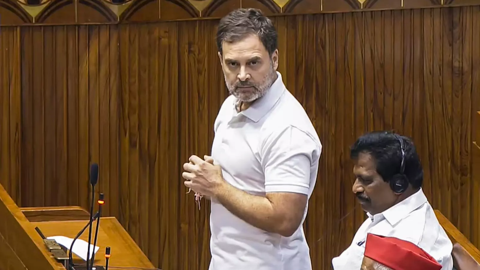 New Delhi: केंद्र सरकार का बड़ा कदम, राहुल को नोटिस संभव New Delhi: केंद्र सरकार का बड़ा कदम, राहुल को नोटिस संभव