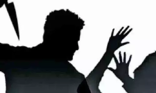 Government Teacher पर चाकू से हमला, गहने चोरी Government Teacher पर चाकू से हमला, गहने चोरी