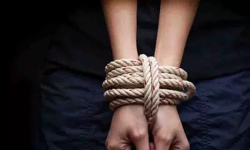 Azerbaijan में अपहरण: ‘डोनकी रूट’ के दौरान परिवार को टॉर्चर का लाइव-स्ट्रीम दिखाया गया Azerbaijan में अपहरण: ‘डोनकी रूट’ के दौरान परिवार को टॉर्चर का लाइव-स्ट्रीम दिखाया गया