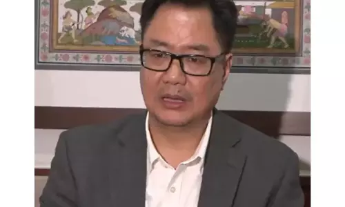 Kiren Rijiju ने कांग्रेस सांसदों पर आरोप दोहराए, वीडियो साझा किया Kiren Rijiju ने कांग्रेस सांसदों पर आरोप दोहराए, वीडियो साझा किया