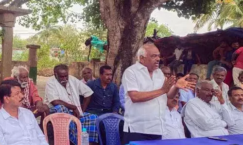 Srinivasapura : रमेश कुमार की मौजूदगी में कई लोग कांग्रेस में शामिल हुए