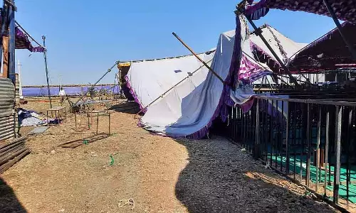 Government कार्यक्रम: मंडप गिरने से एक व्यक्ति गंभीर रूप से घायल हो गया