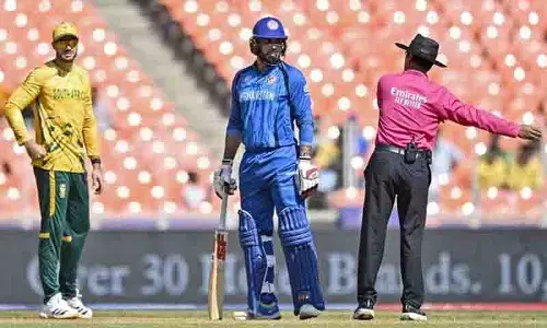 Umpire के फैसले के खिलाफ विरोध.. सीनियर ऑलराउंडर पर भारी जुर्माना..! Umpire के फैसले के खिलाफ विरोध.. सीनियर ऑलराउंडर पर भारी जुर्माना..!