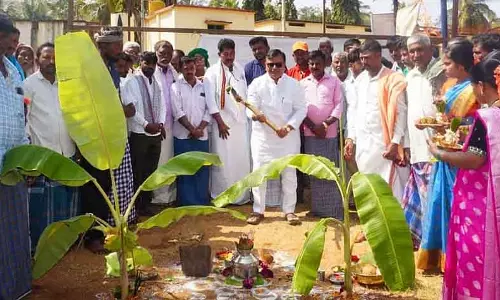 Hanagal : MLA श्रीनिवास माने ने ₹1.30 करोड़ के कामों का उद्घाटन किया Hanagal : MLA श्रीनिवास माने ने ₹1.30 करोड़ के कामों का उद्घाटन किया