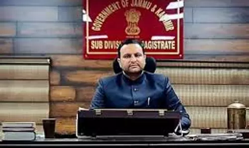 Jammu: जेकेएएस अधिकारी ने संभाला गृह विभाग की जिम्मेदारी Jammu: जेकेएएस अधिकारी ने संभाला गृह विभाग की जिम्मेदारी