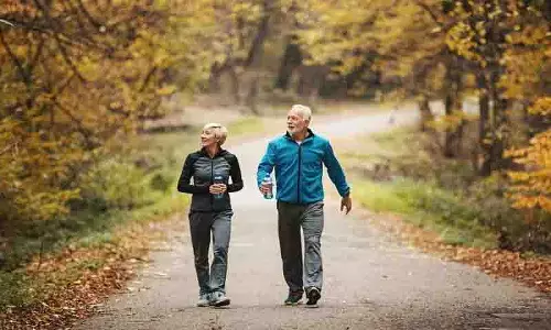बुज़ुर्गों के लिए Health Tips, इन्हें रोज़ाना अपनाएं और कई बीमारियों से सुरक्षित रहें