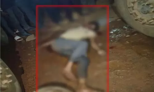 तेज रफ्तार हाईवा की टक्कर से स्कूटी सवार युवक की मौत, साथी गंभीर तेज रफ्तार हाईवा की टक्कर से स्कूटी सवार युवक की मौत, साथी गंभीर