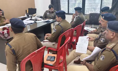 DCP पश्चिम जोन की क्राइम मीटिंग: अपराध नियंत्रण, त्वरित विवेचना और अवैध गतिविधियों पर सख्ती के निर्देश