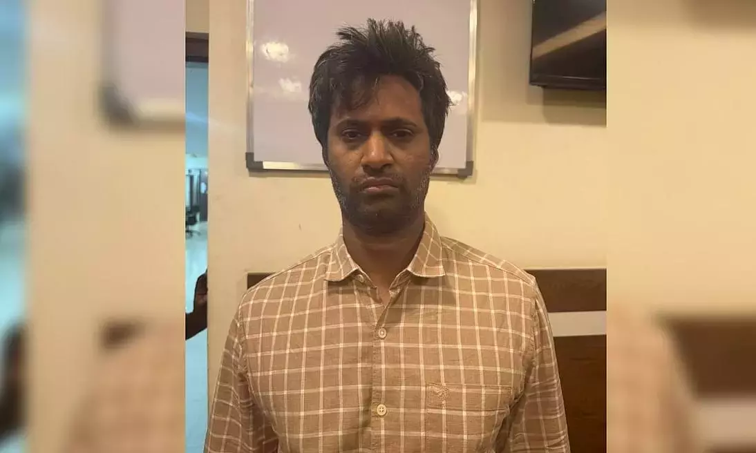 Bengaluru में माता-पिता की कथित तौर पर चाकू घोंपकर हत्या करने के आरोप Bengaluru में माता-पिता की कथित तौर पर चाकू घोंपकर हत्या करने के आरोप