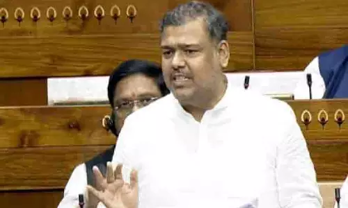 MP विशाल पाटिल: सरकार ने किशमिश, हल्दी, गन्ना किसानों को छोड़ दिया MP विशाल पाटिल: सरकार ने किशमिश, हल्दी, गन्ना किसानों को छोड़ दिया
