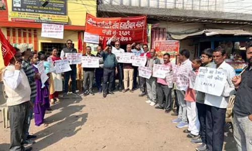 औद्योगिक इलाकों में ट्रेड यूनियनों की हड़ताल का असर, Coal उत्पादन और ट्रांसपोर्टिंग ठप औद्योगिक इलाकों में ट्रेड यूनियनों की हड़ताल का असर, Coal उत्पादन और ट्रांसपोर्टिंग ठप