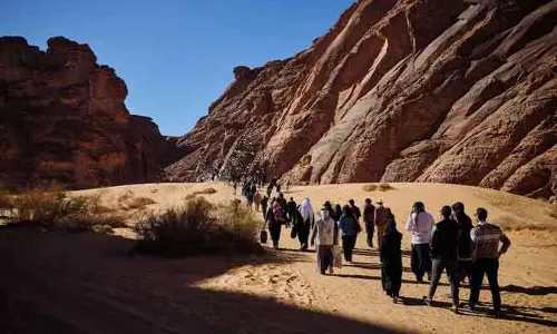 Saudi Arabian की संस्कृति: पारंपरिक कला और कारीगरी का गौरव Saudi Arabian की संस्कृति: पारंपरिक कला और कारीगरी का गौरव