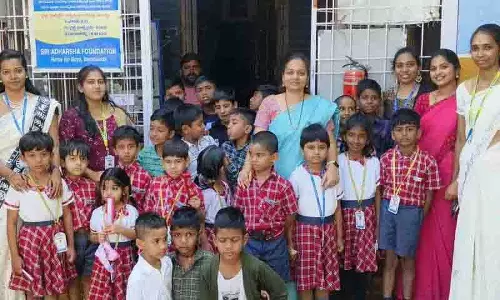 श्री चैतन्य CBSE स्कूल ने आदर्श फाउंडेशन को दान दिया