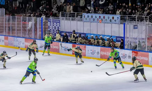 Ice Hockey लीग के तीसरे सीज़न के फ़ाइनल के लिए टीम की पुष्टि हो चुकी है और कप्तानों ने मोर्चा संभाला Ice Hockey लीग के तीसरे सीज़न के फ़ाइनल के लिए टीम की पुष्टि हो चुकी है और कप्तानों ने मोर्चा संभाला