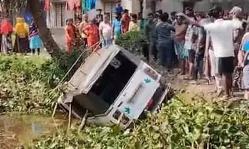 Panapukur में 14 छात्र डूबे, महिषादल में जानलेवा हादसा Panapukur में 14 छात्र डूबे, महिषादल में जानलेवा हादसा