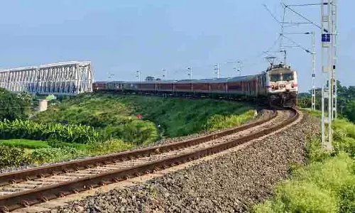 Murshidabad को मिलेगा नया हॉल्ट स्टेशन, सियालदह-हावड़ा डिवीज़न होगा और करीब Murshidabad को मिलेगा नया हॉल्ट स्टेशन, सियालदह-हावड़ा डिवीज़न होगा और करीब