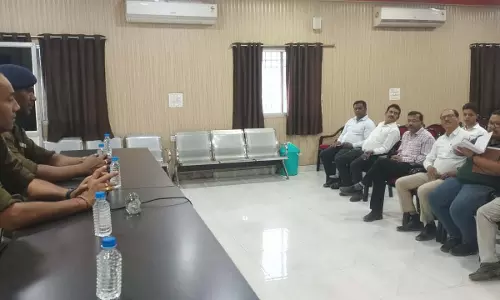 शादी सीज़न को लेकर पुलिस और मैरिज पैलेस संचालकों की बैठक शादी सीज़न को लेकर पुलिस और मैरिज पैलेस संचालकों की बैठक