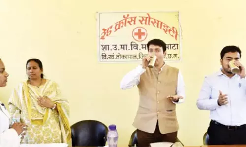 कलेक्टर और जिपं CEO ने फाइलेरिया नियंत्रण अभियान में ली दवाई कलेक्टर और जिपं CEO ने फाइलेरिया नियंत्रण अभियान में ली दवाई