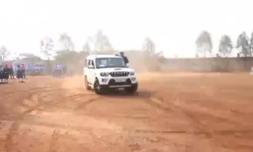 स्कूलों में बच्चों के जोखिम भरे स्टंट पर बाल आयोग सख्त, कलेक्टर-डीईओ को पत्र