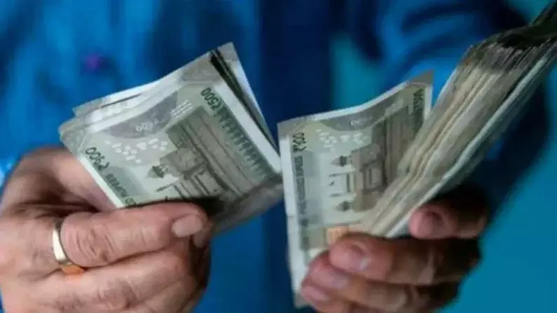 खाद्य निगम के 2 अफसर गिरफ्तार, CBI को मिली थी रिश्वतखोरी की शिकायत खाद्य निगम के 2 अफसर गिरफ्तार, CBI को मिली थी रिश्वतखोरी की शिकायत