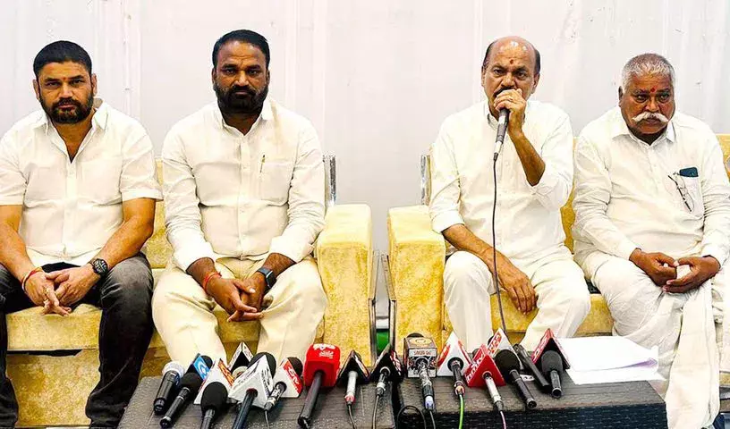 BRS ने जग्गा रेड्डी के खिलाफ कार्रवाई की मांग की, मतगणना के दिन खतरे की चेतावनी दी BRS ने जग्गा रेड्डी के खिलाफ कार्रवाई की मांग की, मतगणना के दिन खतरे की चेतावनी दी