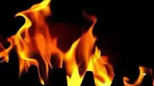 Bihar : चाय की दुकान में लगी आग,दुकानदार झुलसा Bihar : चाय की दुकान में लगी आग,दुकानदार झुलसा