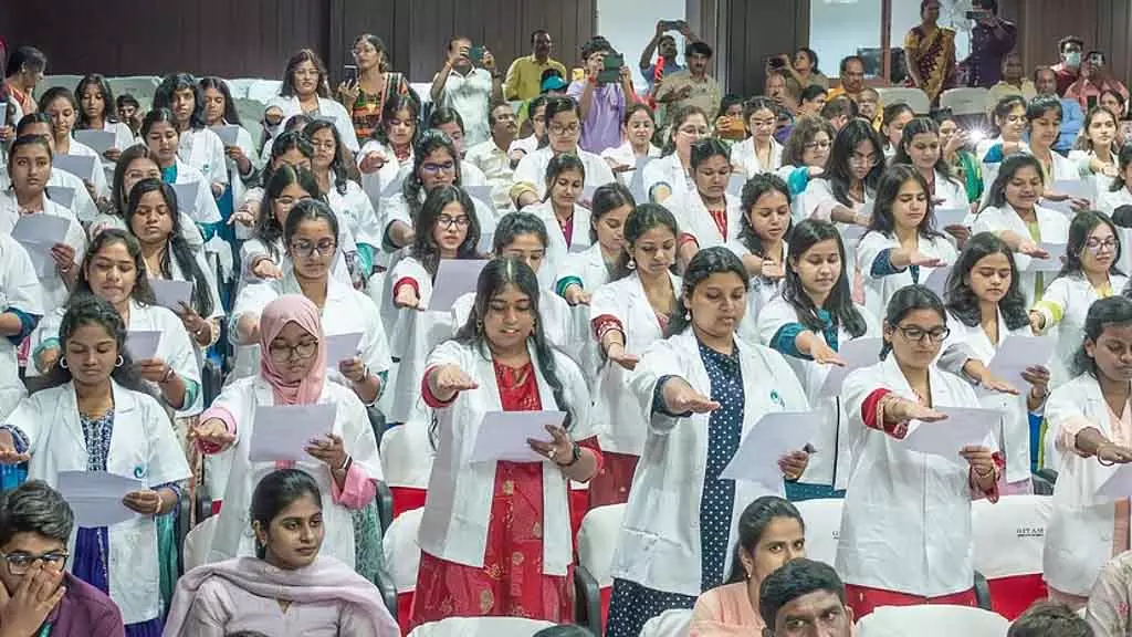 तमिलनाडु सरकार ने MBBS की 150 सीटें बढ़ाने के लिए अप्लाई किया तमिलनाडु सरकार ने MBBS की 150 सीटें बढ़ाने के लिए अप्लाई किया