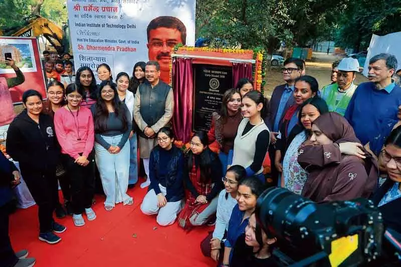 IIT-Delhi के विस्तार के लिए आधारशिला रखी गई IIT-Delhi के विस्तार के लिए आधारशिला रखी गई