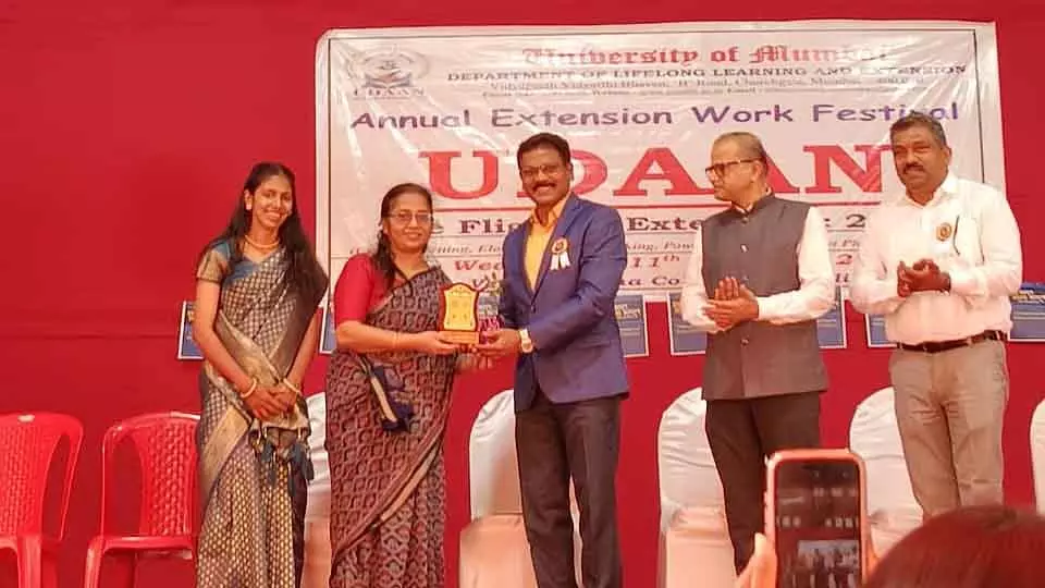 वीणा कॉलेज और मुंबई यूनिवर्सिटी DLLE ने बोरीवली एक्सटेंशन फेस्ट में 700+ स्टूडेंट्स को होस्ट किया वीणा कॉलेज और मुंबई यूनिवर्सिटी DLLE ने बोरीवली एक्सटेंशन फेस्ट में 700+ स्टूडेंट्स को होस्ट किया