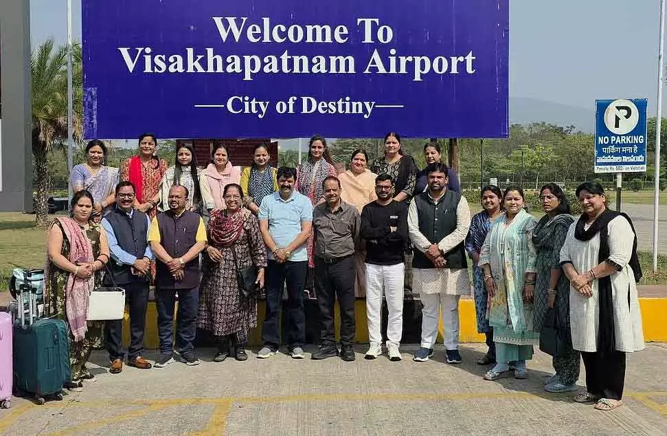 Indore : 22 IMC कॉर्पोरेटर्स ने विशाखापत्तनम में अर्बन इनोवेशन्स को एक्सप्लोर किया Indore : 22 IMC कॉर्पोरेटर्स ने विशाखापत्तनम में अर्बन इनोवेशन्स को एक्सप्लोर किया